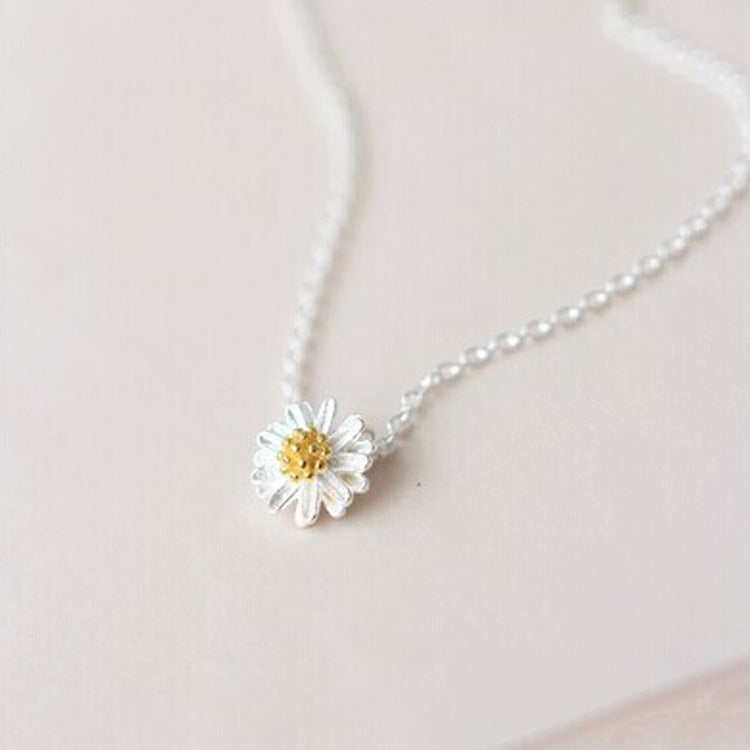 Small Daisy Necklace