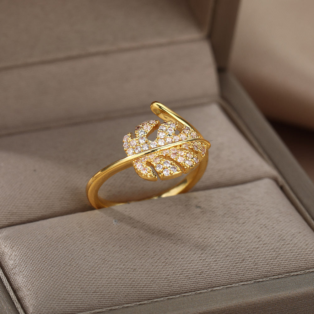 Complete Your Look with the Adjustable Vintage Midsummer Leaf Ring