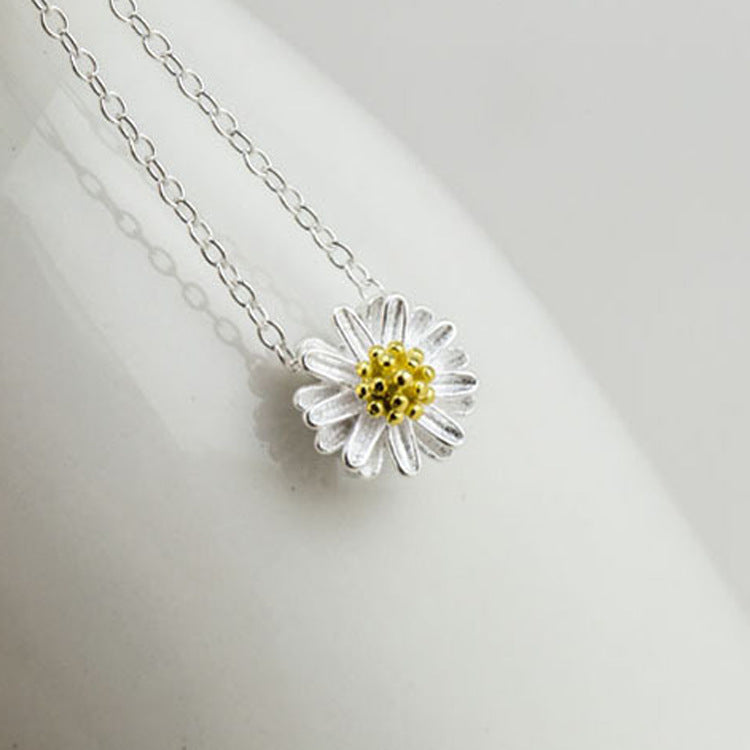 Small Daisy Necklace