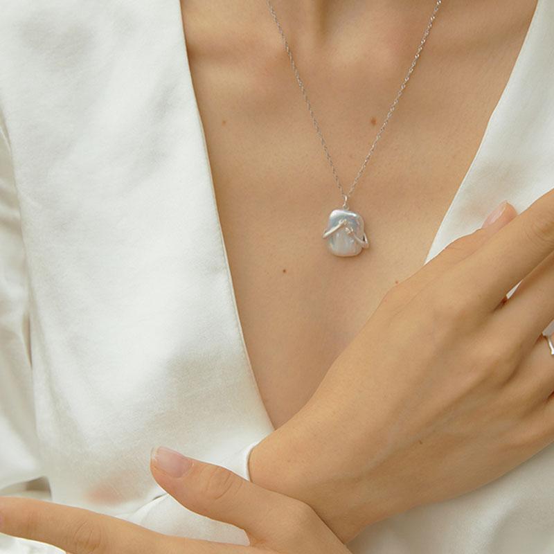 Square Pearl Couple Hug Me Necklace