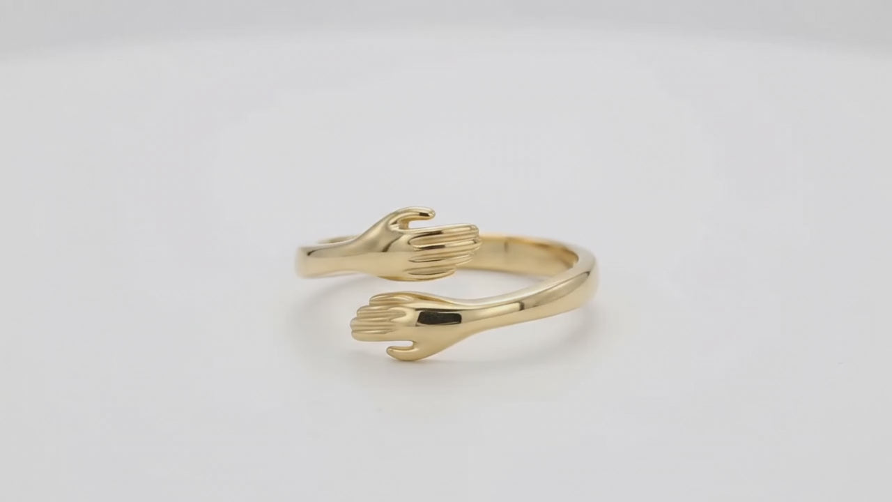 Turntable video of the gold hug ring rotating